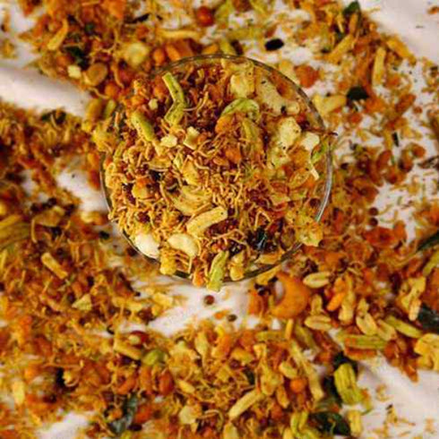 Mithai Wala Aalu Chivda With Dry Fruits