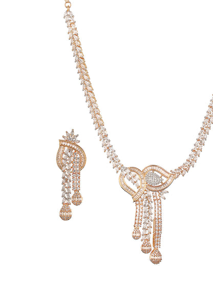 Back view of the necklace clasp and chain detail