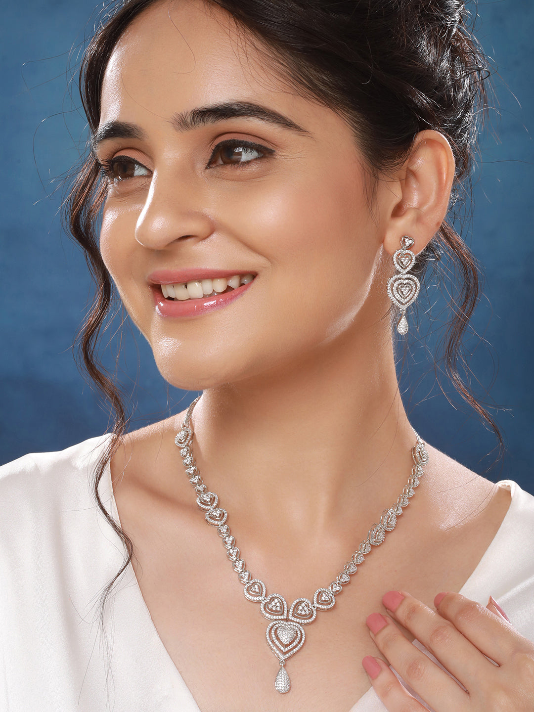 A model wearing the heart pendant necklace