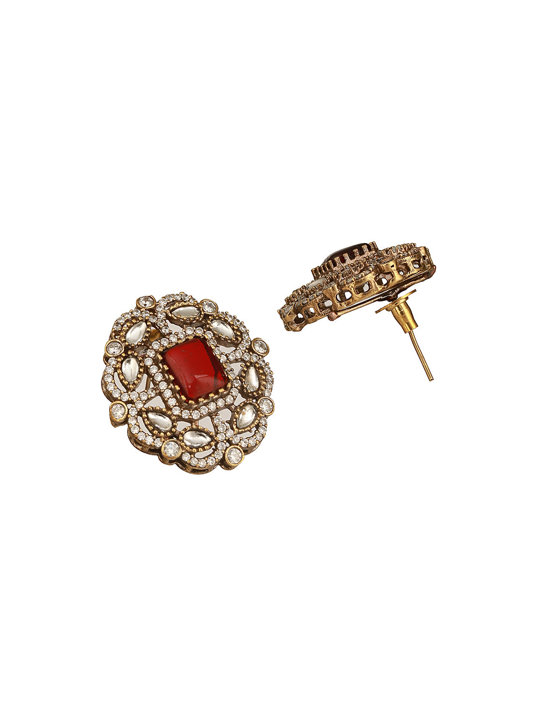 Jewellery set displayed in a flat box