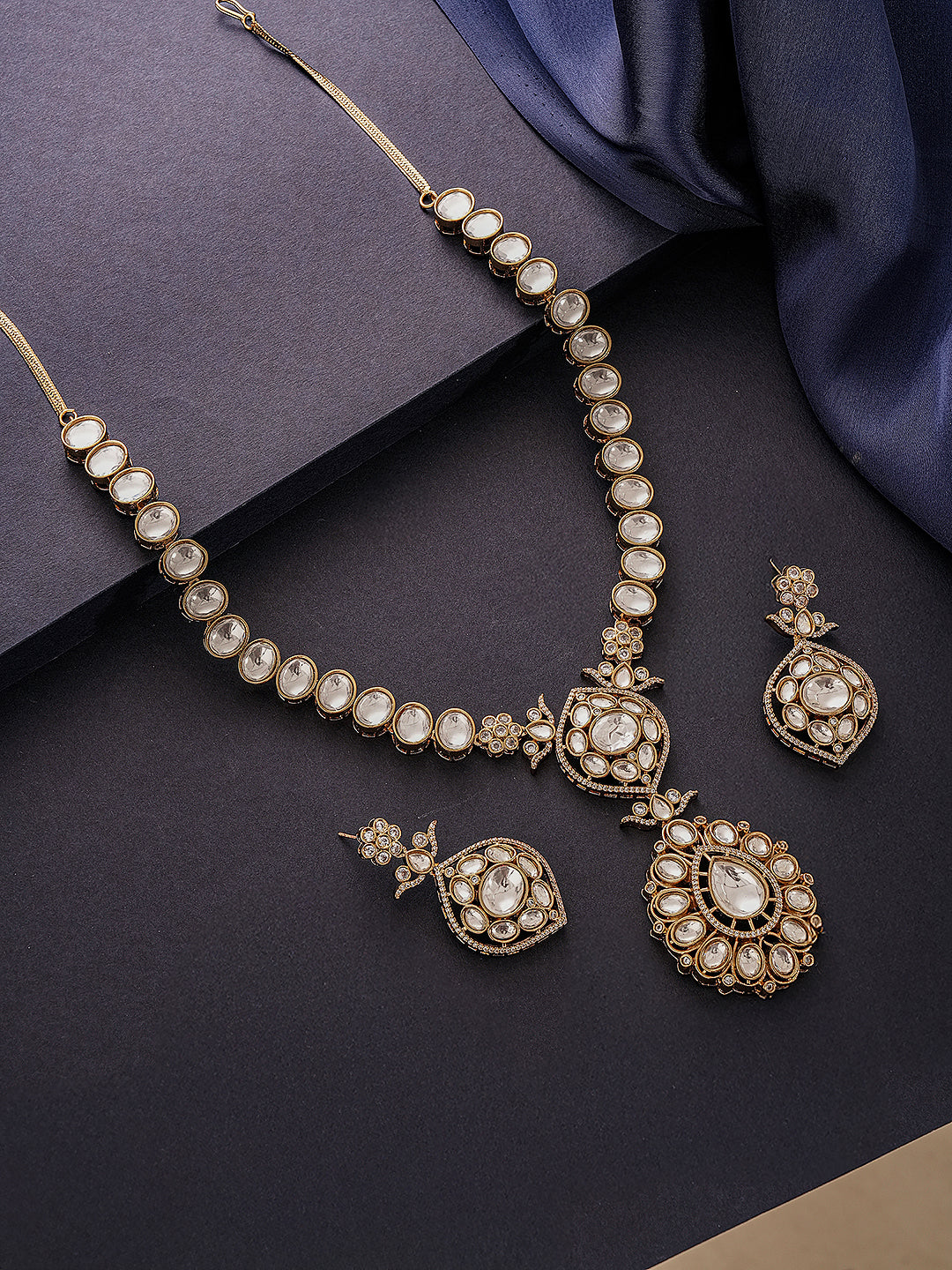 Gold toned Kundan uncut Polki Jadau bridal statement jewellery set necklace front view