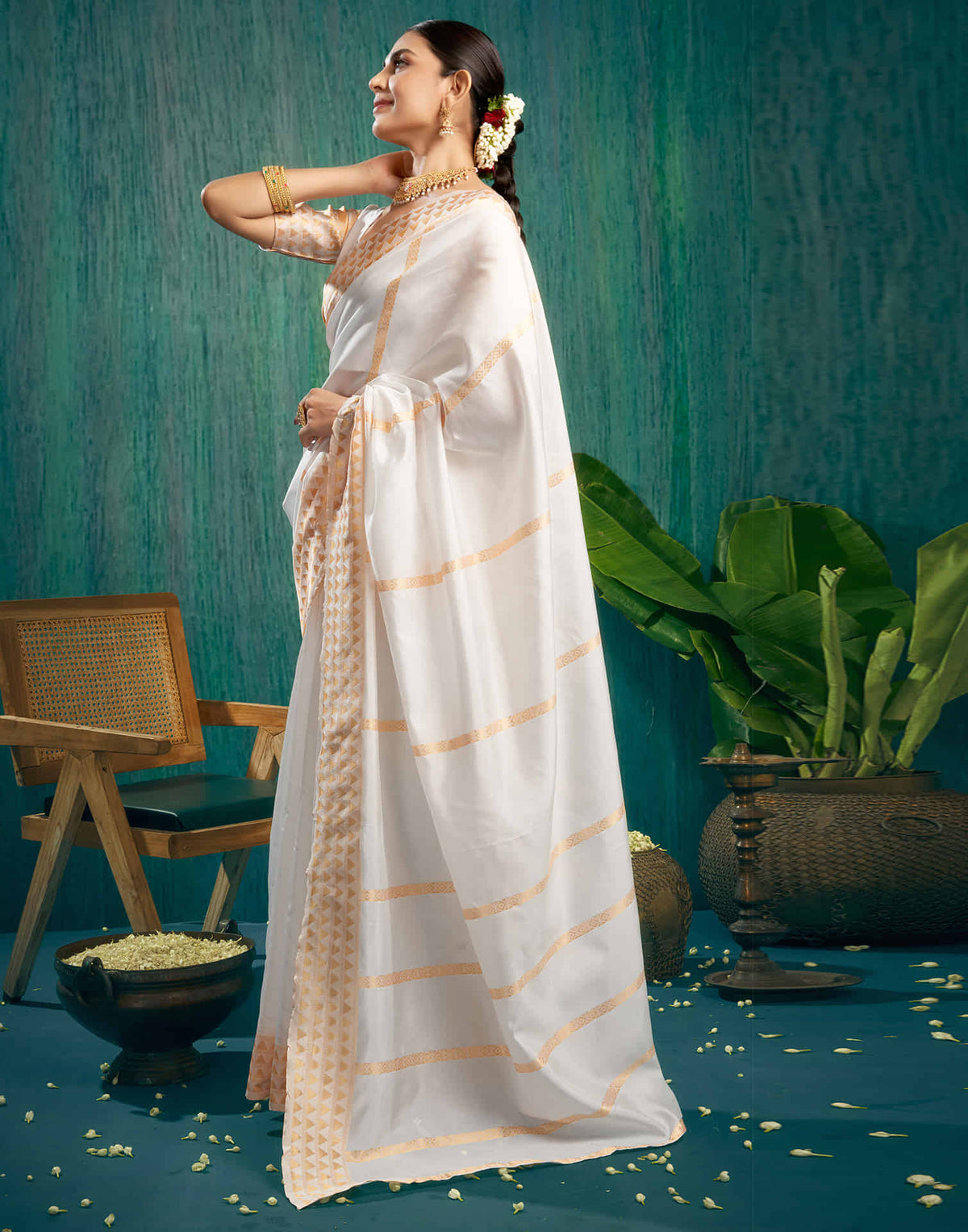 Sudathi White Woven Kanjivaram Silk Saree - PUSHMYCART