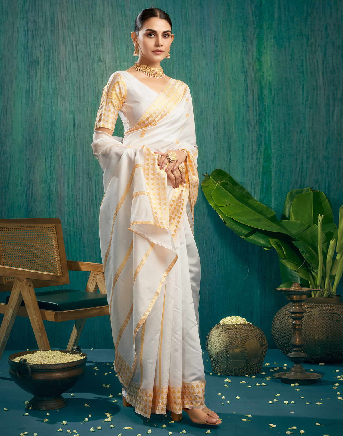 Sudathi White Woven Kanjivaram Silk Saree - PUSHMYCART