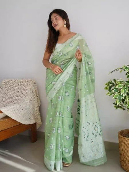 Vasthrlay White Traditional Saree for wedding and party wear styling