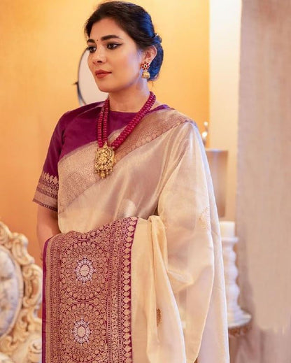 Vasthrlay Classic Traditional Saree with elegant kanjivaram styling