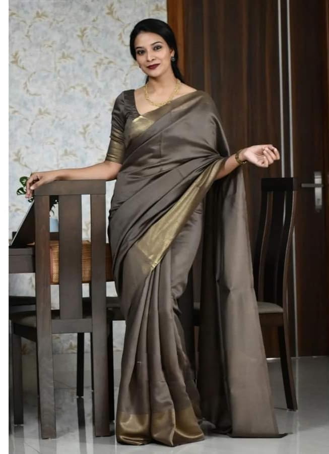 Vasthrlay Classic Border Saree with elegant handwoven styling