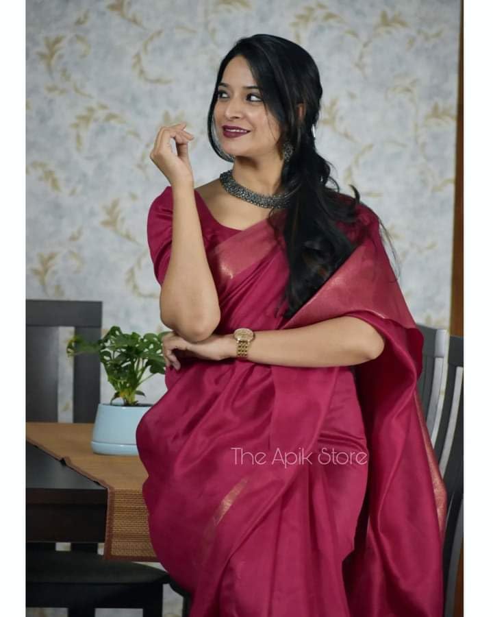 Vasthrlay Classic Border Saree with elegant handwoven styling