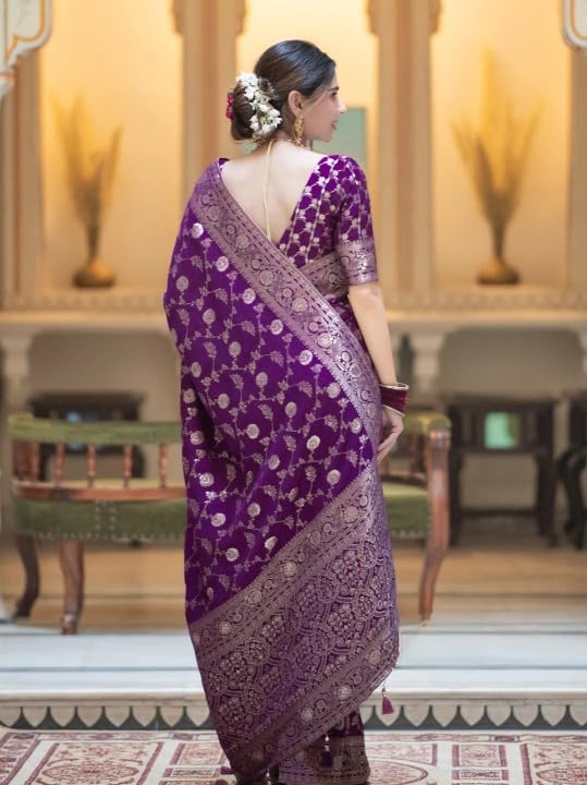 Vasthrlay Traditional Saree in Classic with refined kanjivaram ethnic appeal
