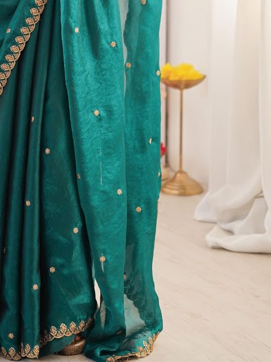 Vasthrlay Traditional Saree in Classic with refined ethnic ethnic appeal