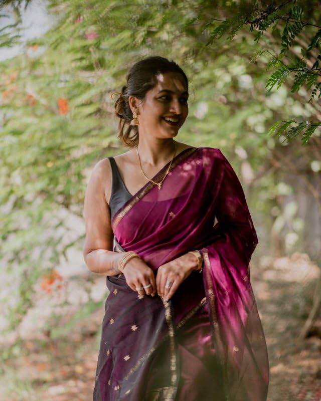 Vasthrlay Classic Traditional Saree with elegant kanjivaram styling