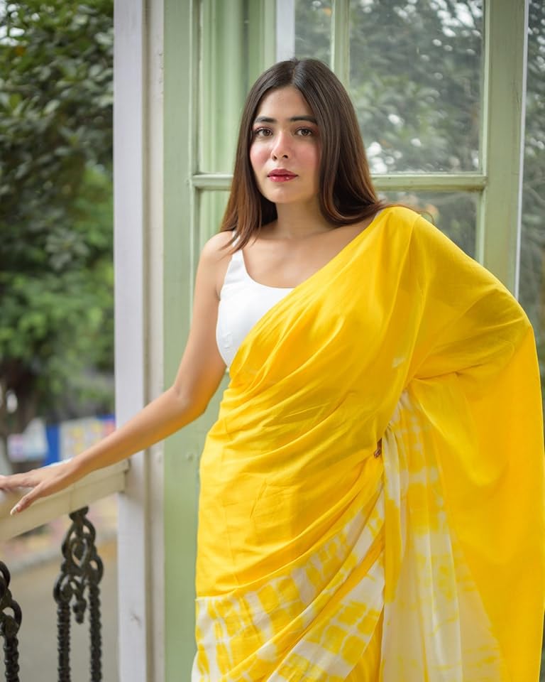 Vasthrlay Ethnic Classic Saree with decorative Traditional design