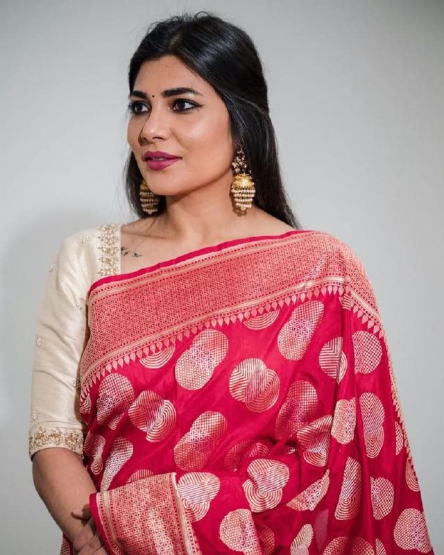 Vasthrlay Traditional Saree in Classic with refined ethnic ethnic appeal