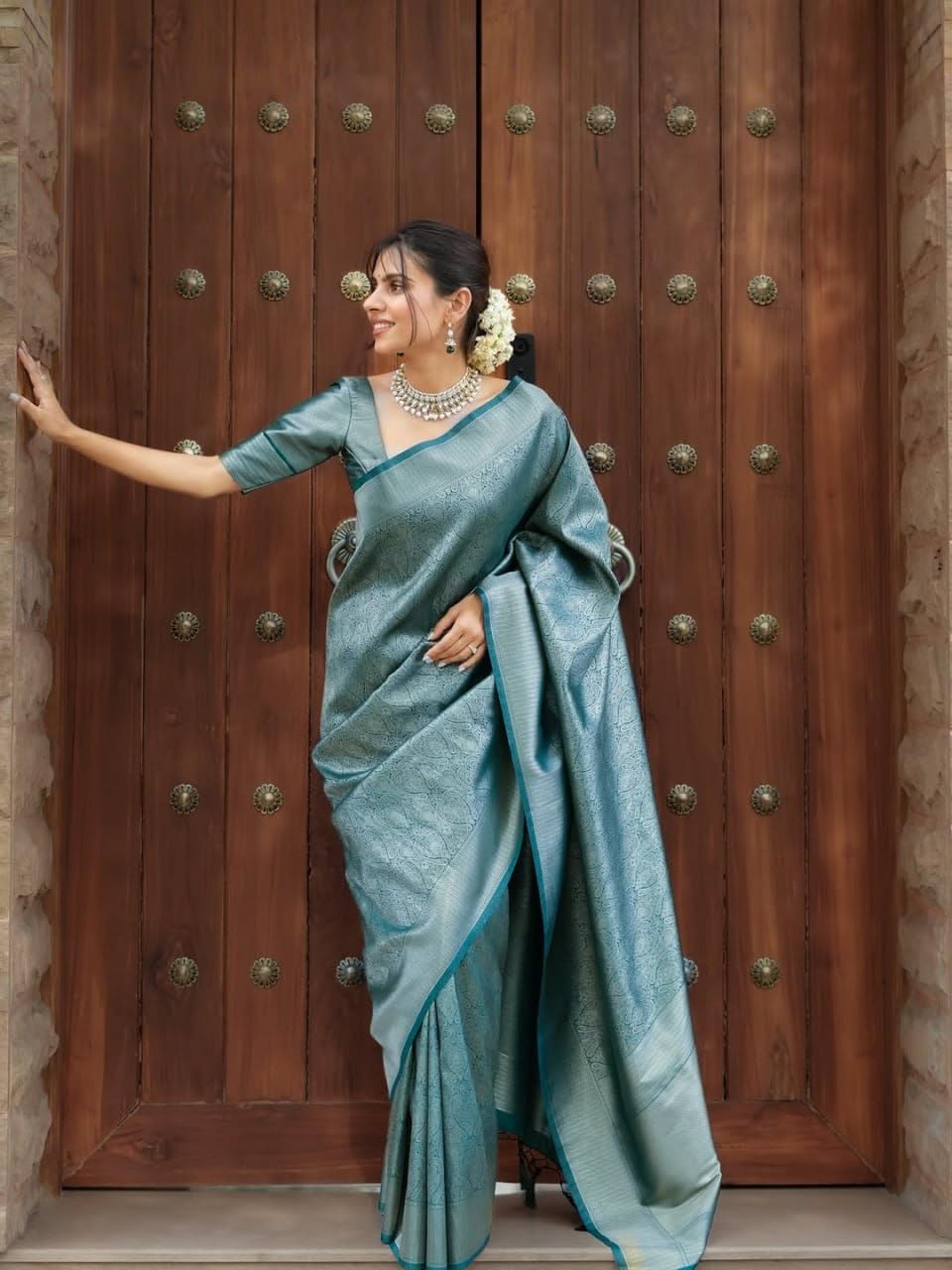 Vasthrlay Traditional Saree in Classic with refined kanjivaram ethnic appeal