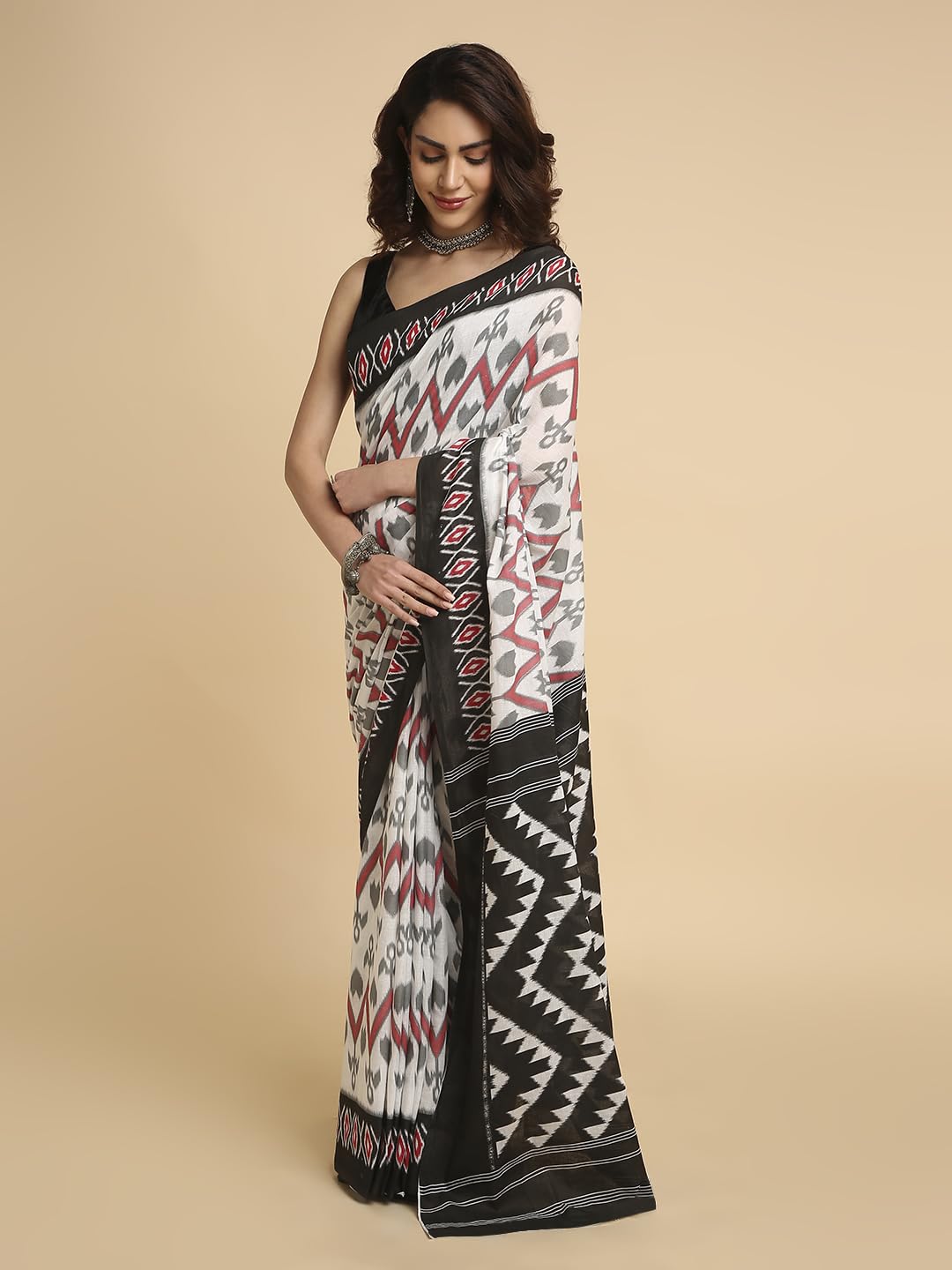 Vasthrlay Printed Saree in Classic with refined ethnic ethnic appeal