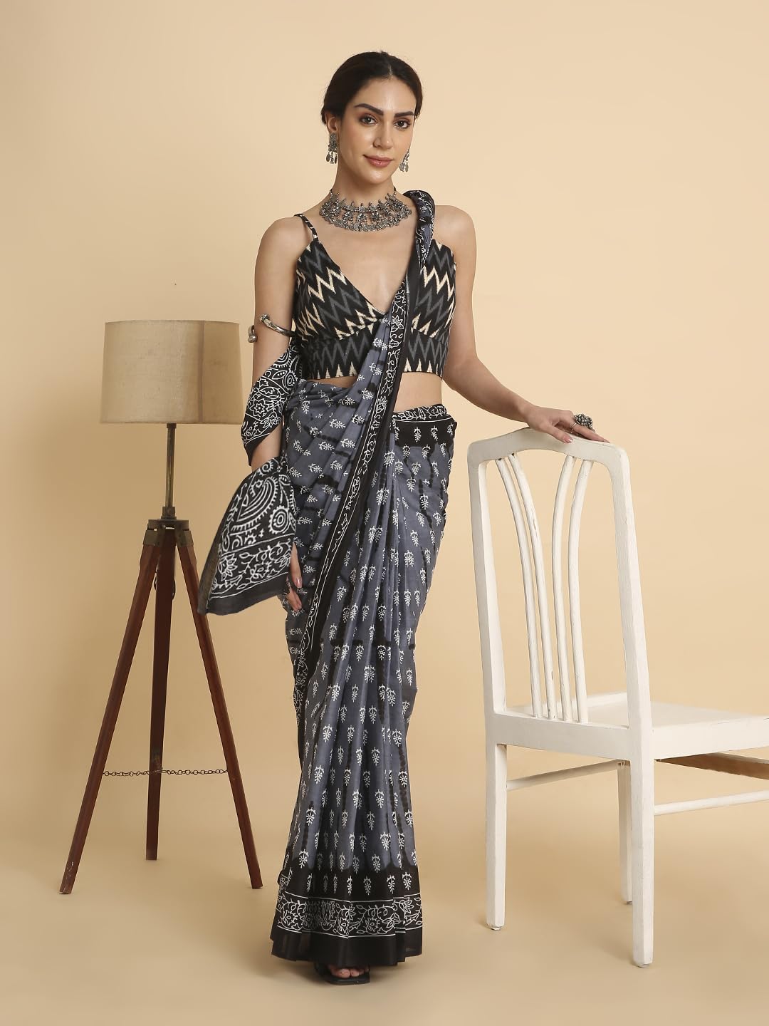 Vasthrlay Ethnic Classic Saree with decorative printed design