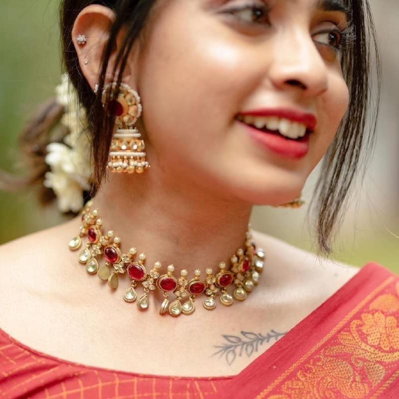 Vasthrlay Traditional Saree in White with refined ethnic ethnic appeal