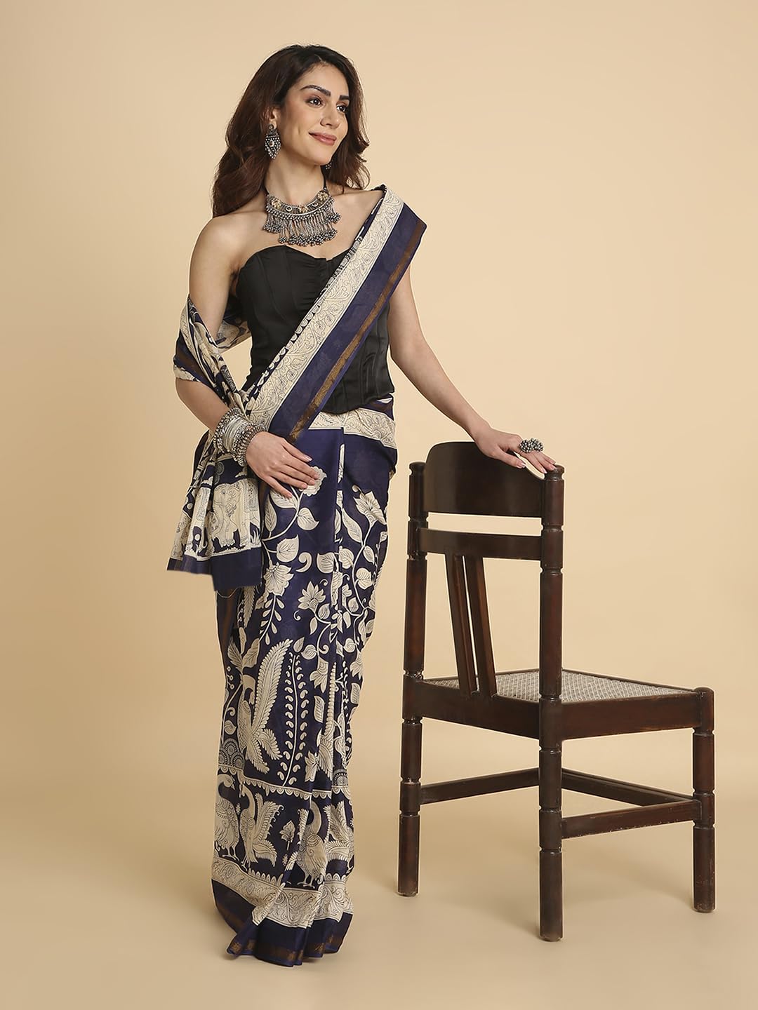 Vasthrlay Ethnic Classic Saree with decorative printed design