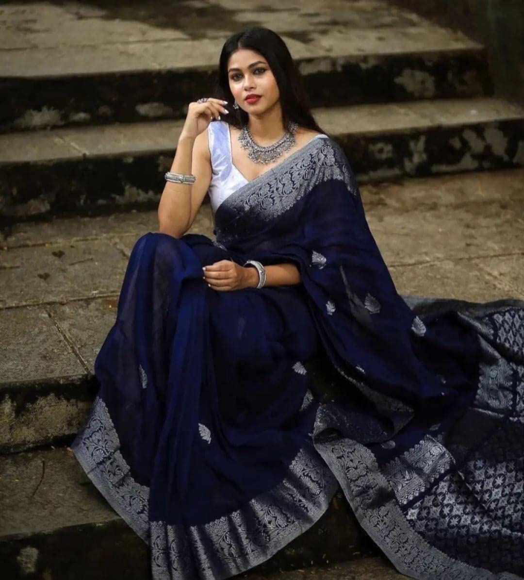 Vasthrlay Classic Traditional Saree with elegant kanjivaram styling