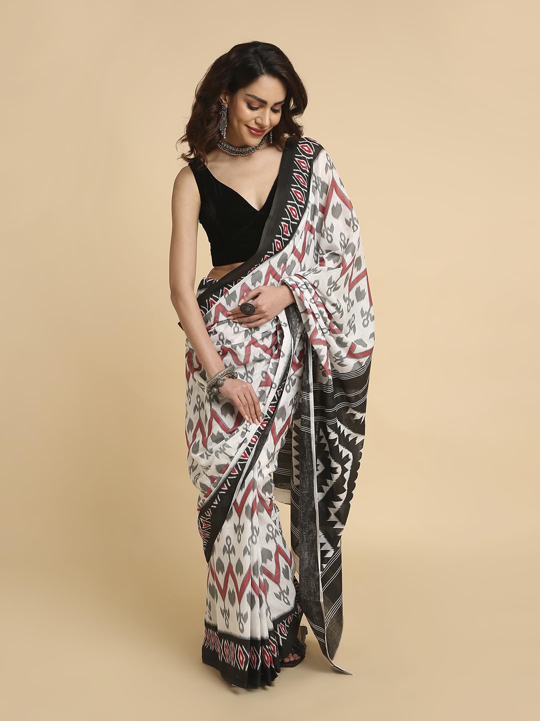 Vasthrlay Ethnic Classic Saree with decorative printed design