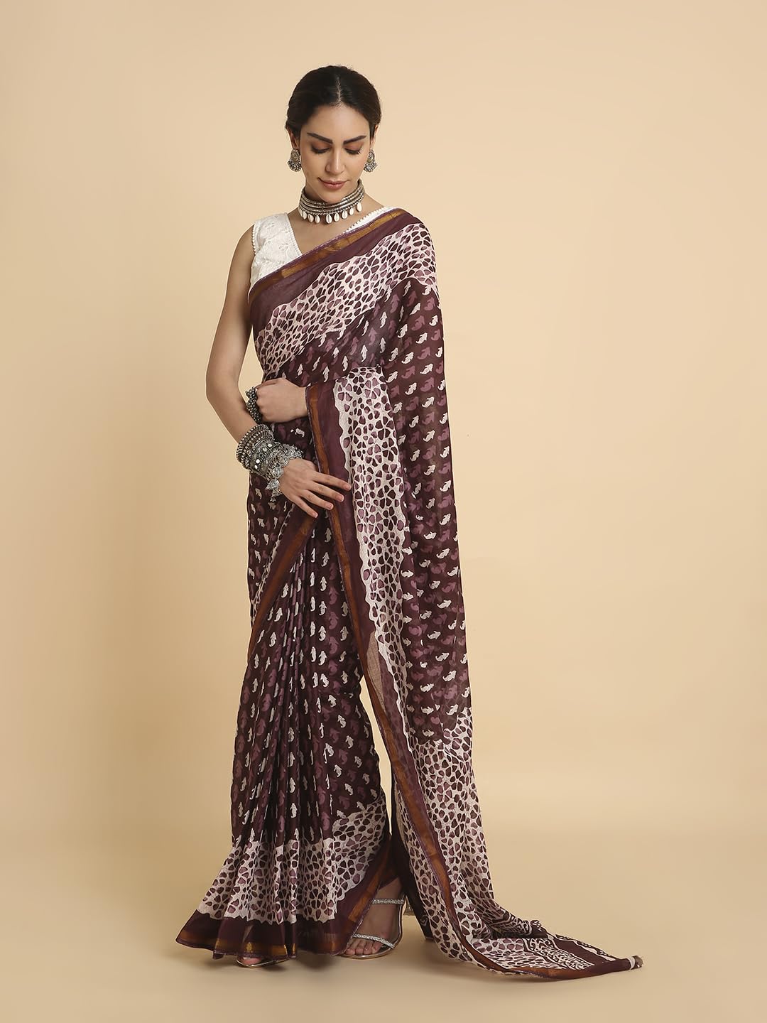 Vasthrlay Printed Saree in Classic with refined ethnic ethnic appeal