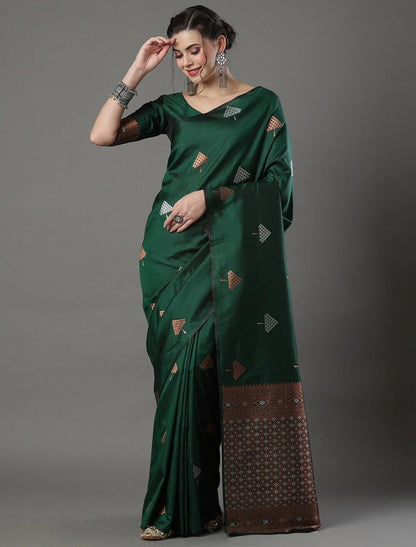 Vasthrlay Traditional Saree in Classic with refined kanjivaram ethnic appeal