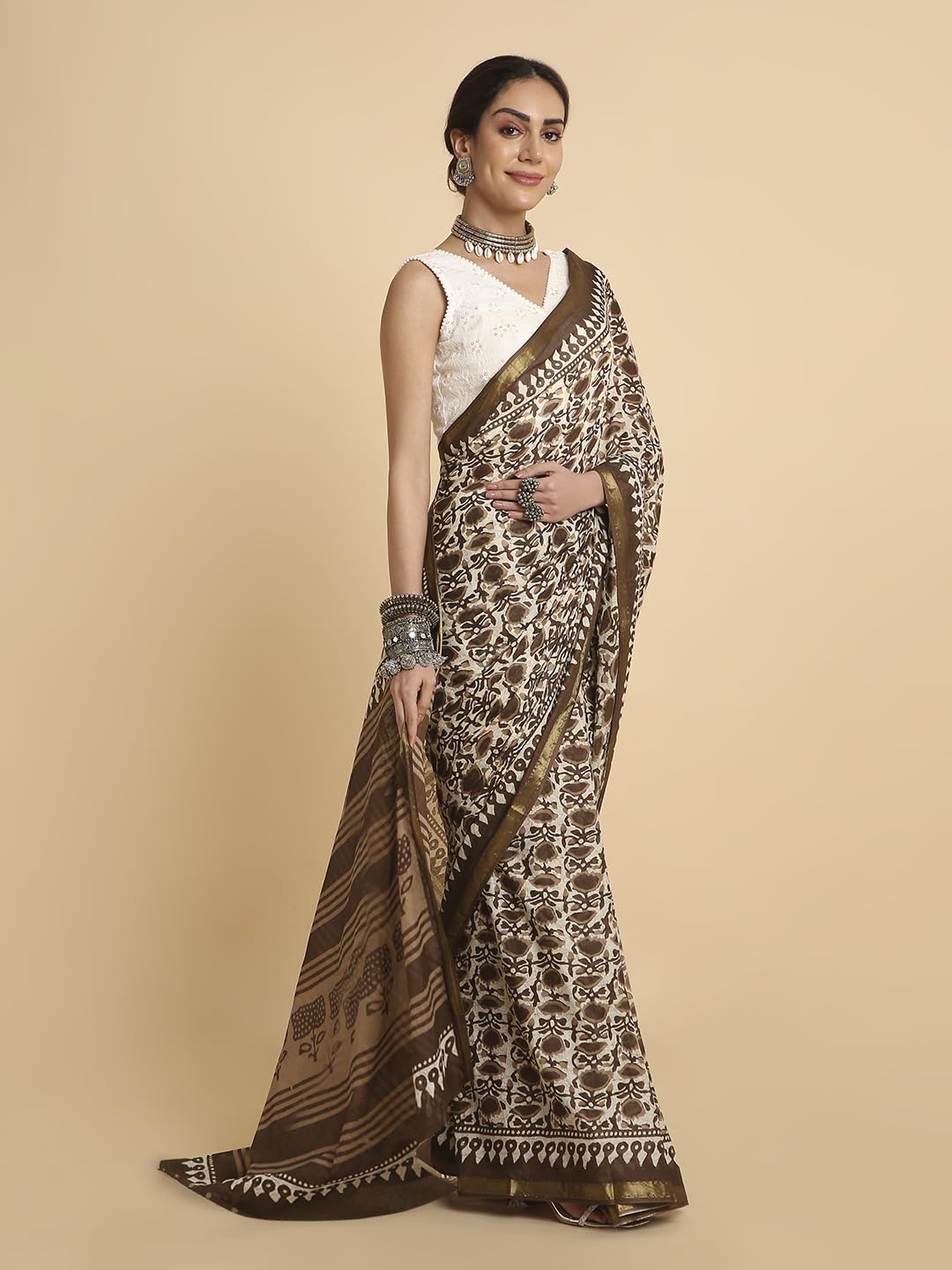 Vasthrlay Printed Saree in Classic with refined ethnic ethnic appeal