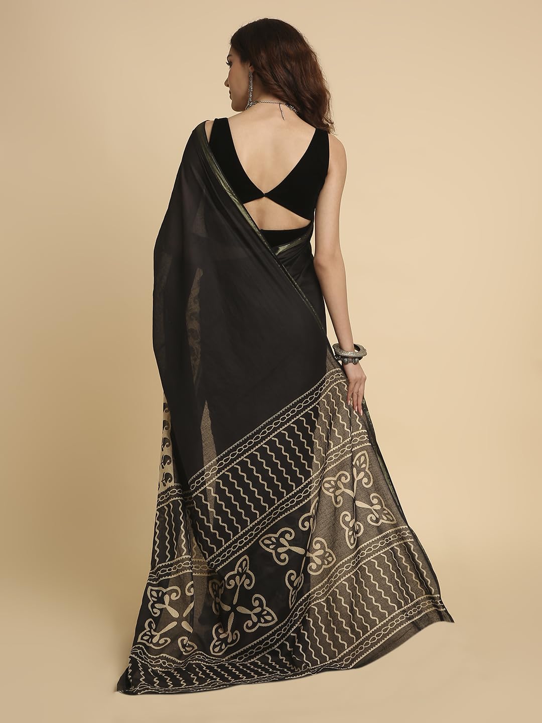 Vasthrlay Classic Saree with elegant ethnic and printed styling