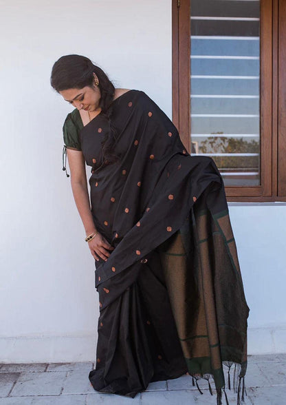 Vasthrlay Kanjivaram Classic Saree with decorative traditional design