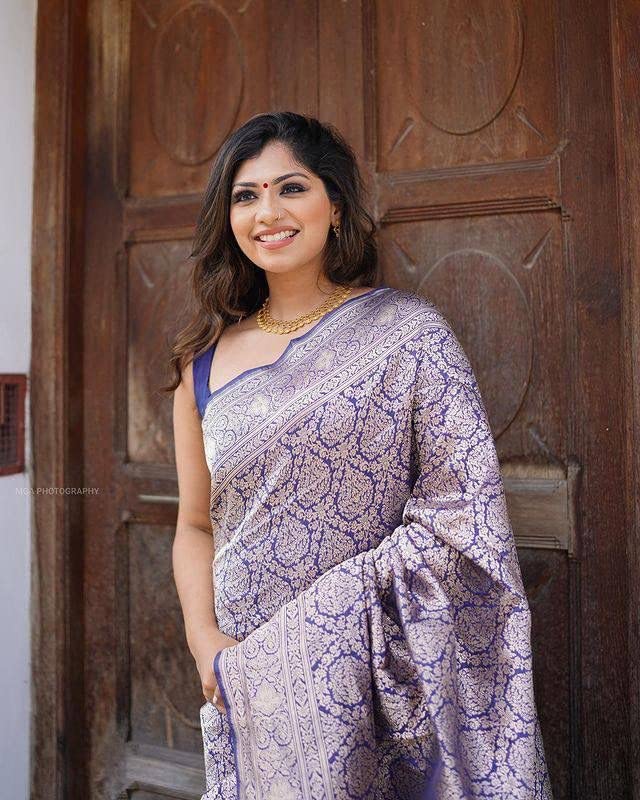 Vasthrlay Traditional Saree in Classic with refined kanjivaram ethnic appeal
