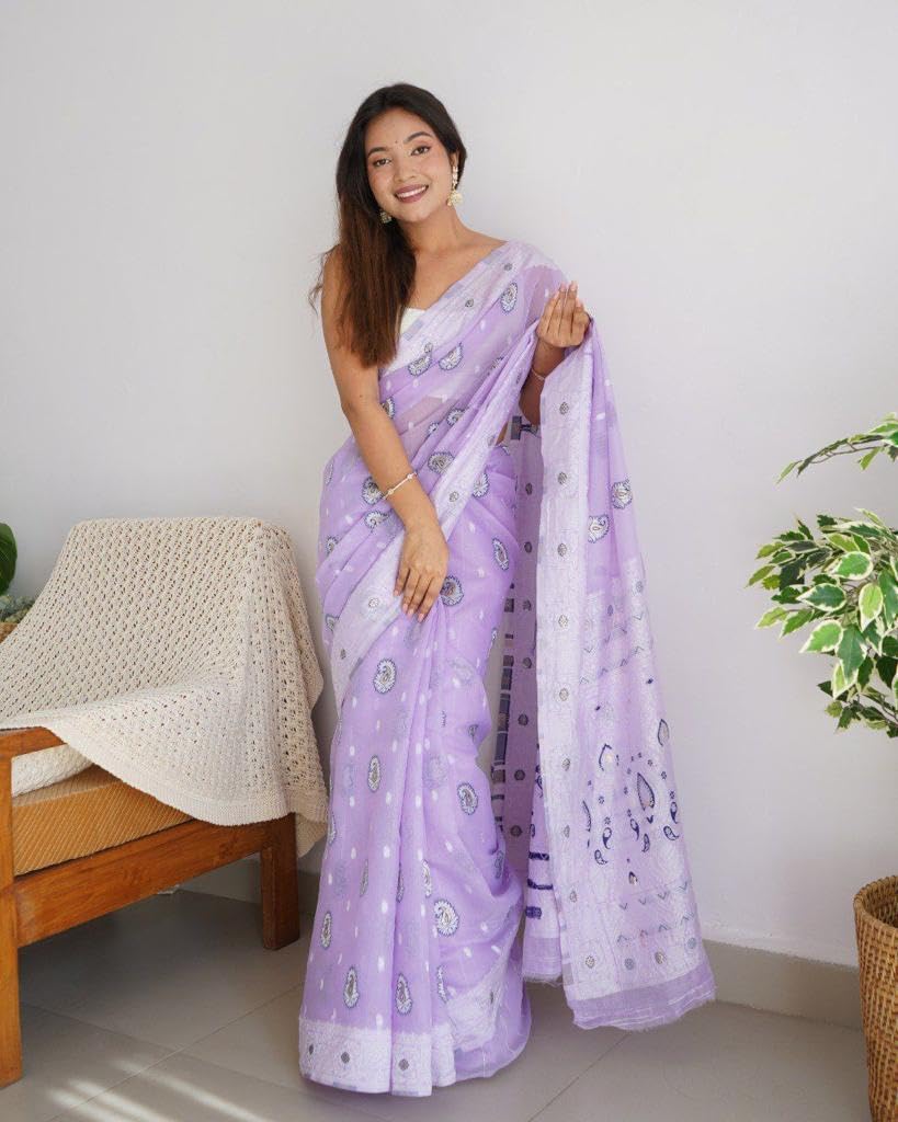 Vasthrlay White Traditional Saree for wedding and party wear styling