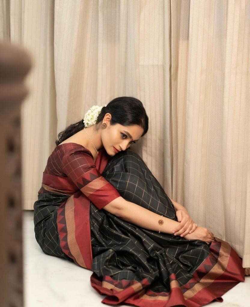Vasthrlay Traditional Saree in Classic with refined banarasi ethnic appeal