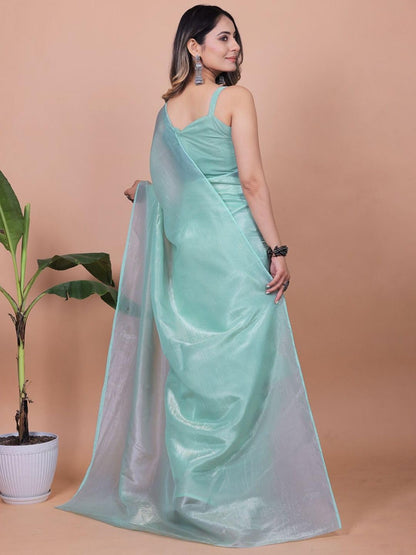 Vasthrlay Traditional Saree in Lavender with refined ethnic ethnic appeal