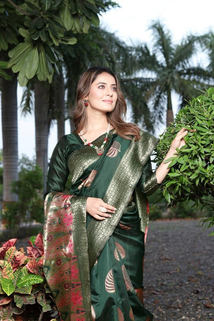 Vasthrlay Traditional Saree in Classic with refined kanjivaram ethnic appeal