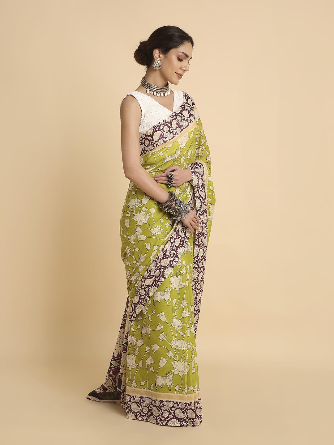 Vasthrlay Printed Saree in Classic with refined ethnic ethnic appeal