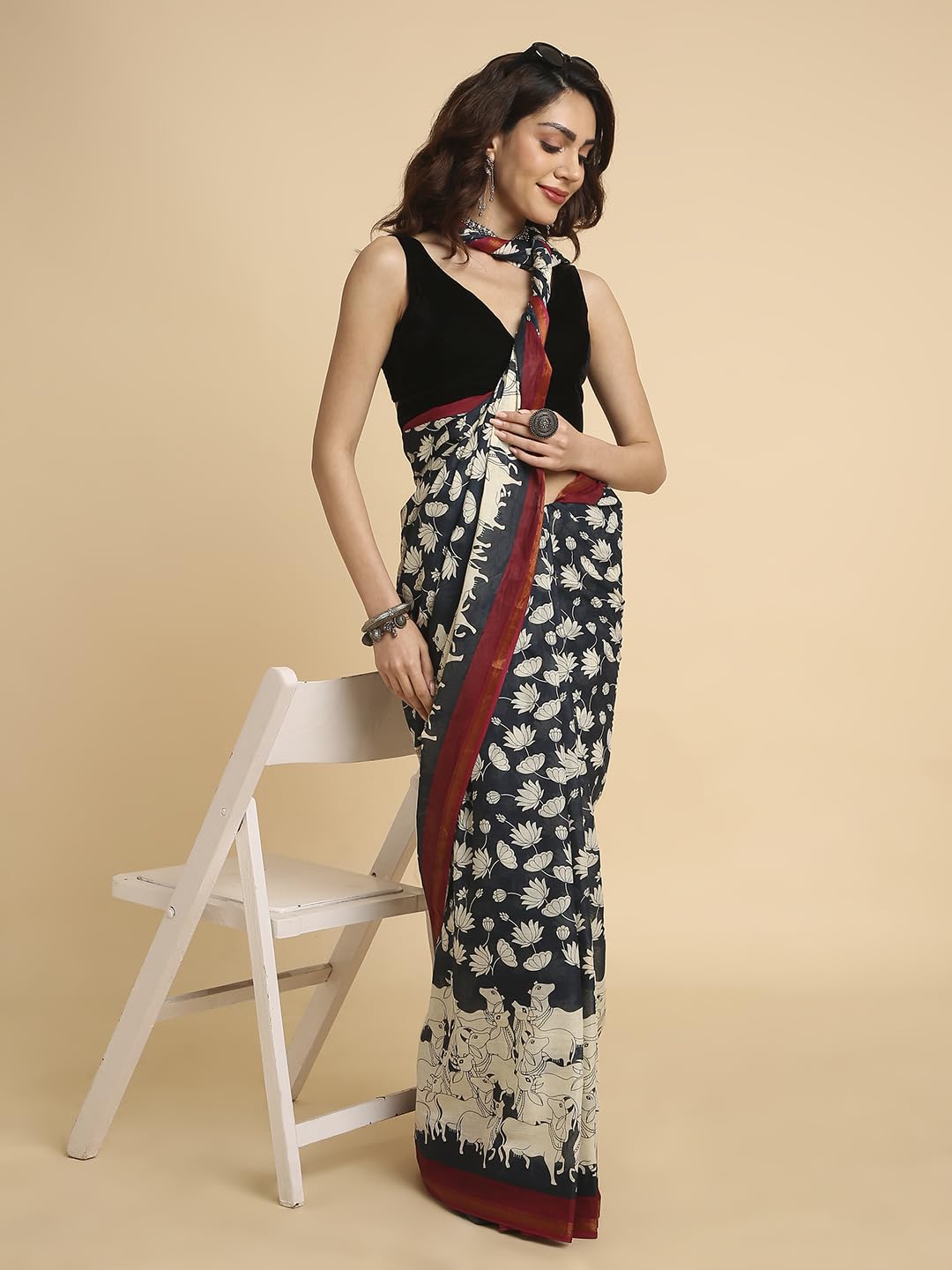 Vasthrlay Ethnic Classic Saree with decorative printed design