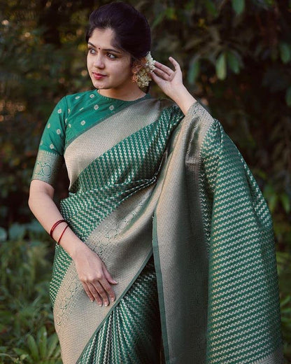 Vasthrlay Classic Wedding Saree with elegant kanjivaram styling
