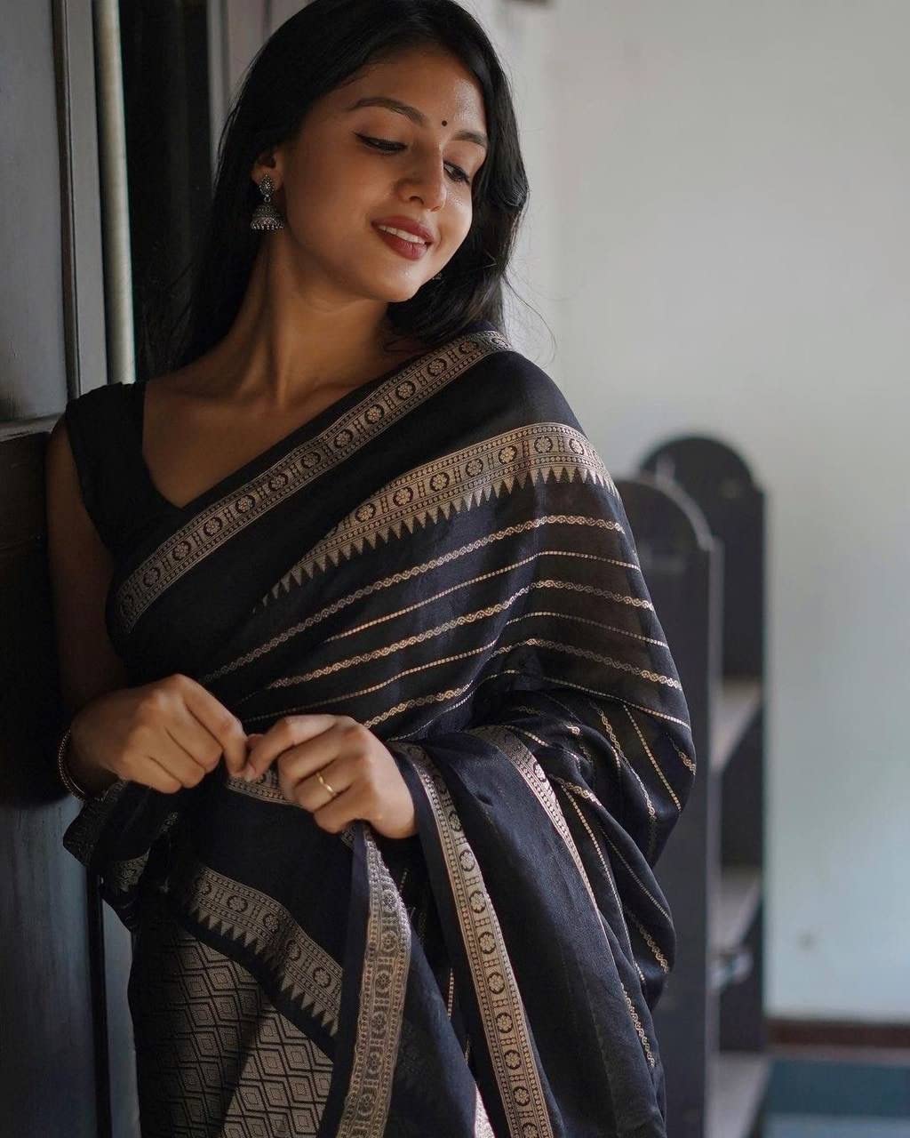 Vasthrlay Kanjivaram Black Saree with decorative traditional design