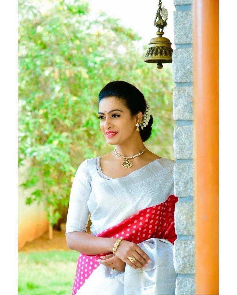 Vasthrlay Classic Traditional Saree for wedding and party wear styling