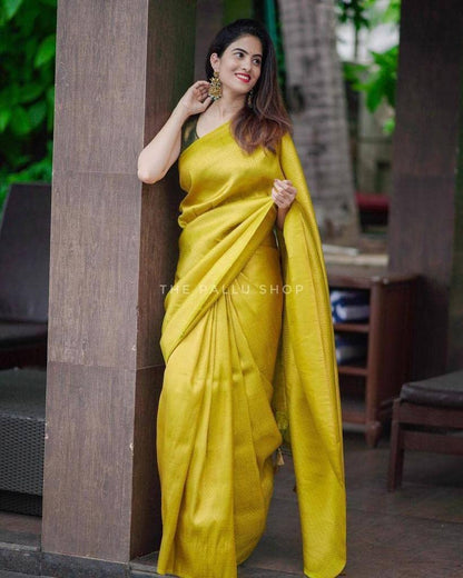 Vasthrlay Classic Traditional Saree with elegant kanjivaram styling