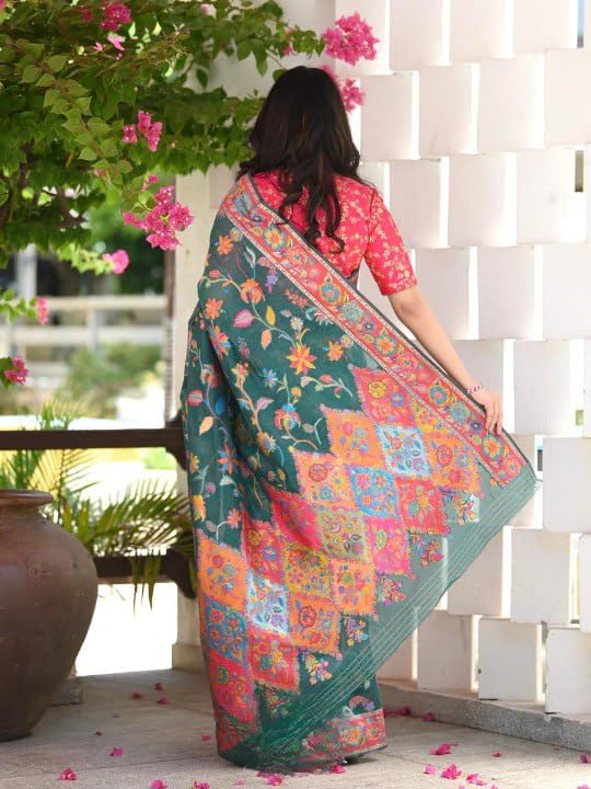 Vasthrlay Ethnic Classic Saree with decorative traditional design