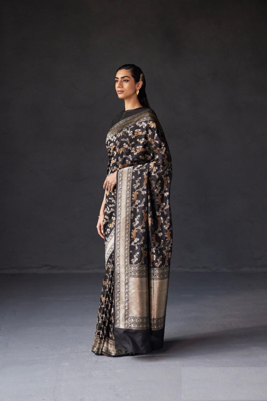 Vasthrlay Traditional Saree in Classic with refined kanjivaram ethnic appeal