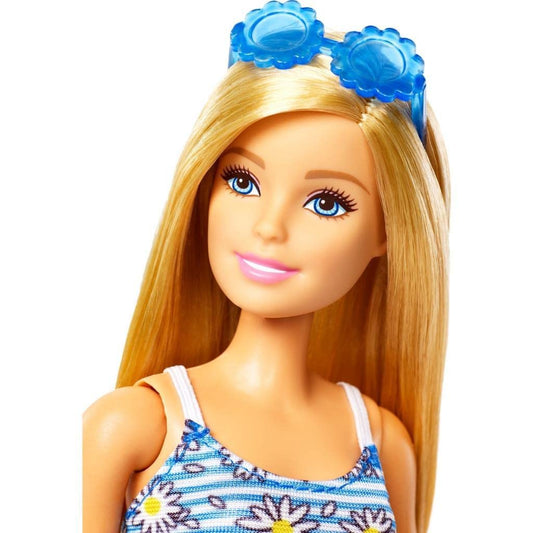 Barbie Doll with Clothes and Accessories for 4 Complete Outfits Fashion Pack