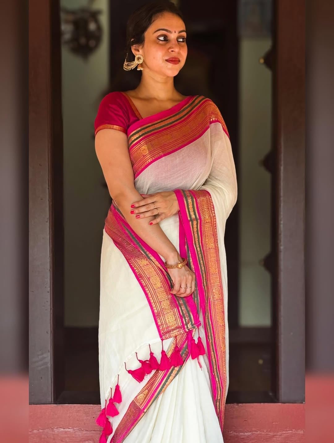 Vasthrlay Cotton Classic Saree with decorative traditional design