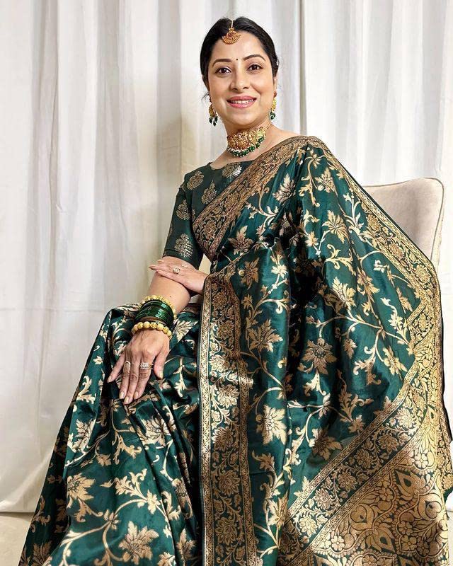 Vasthrlay Classic Traditional Saree with elegant kanjivaram styling