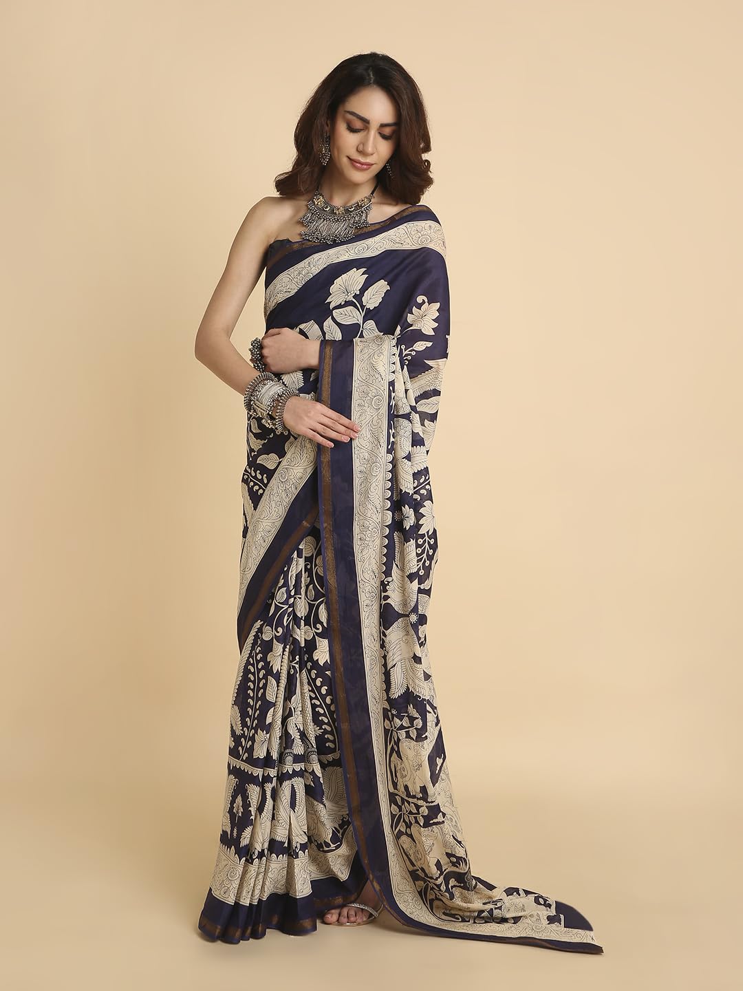 Vasthrlay Printed Saree in Classic with refined ethnic ethnic appeal