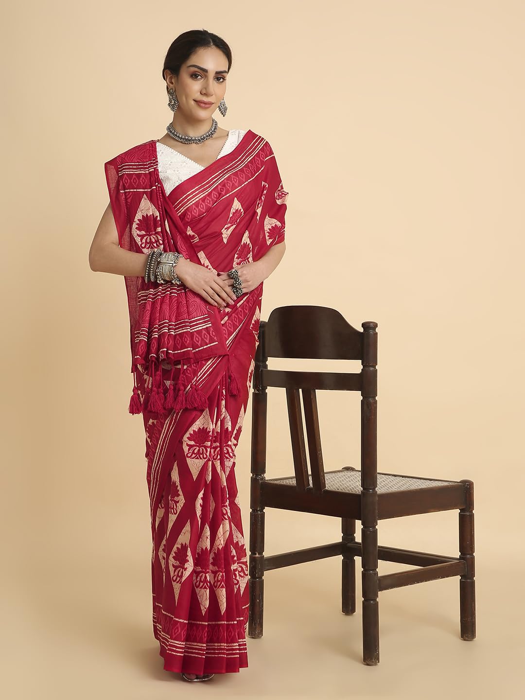 Vasthrlay Ethnic Classic Saree with decorative printed design