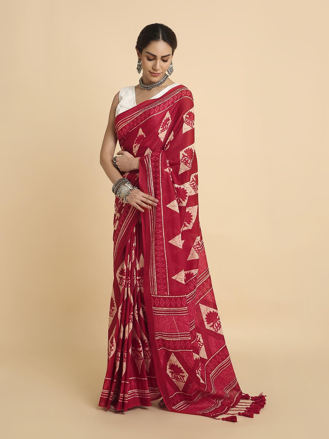 Vasthrlay Printed Saree in Classic with refined ethnic ethnic appeal