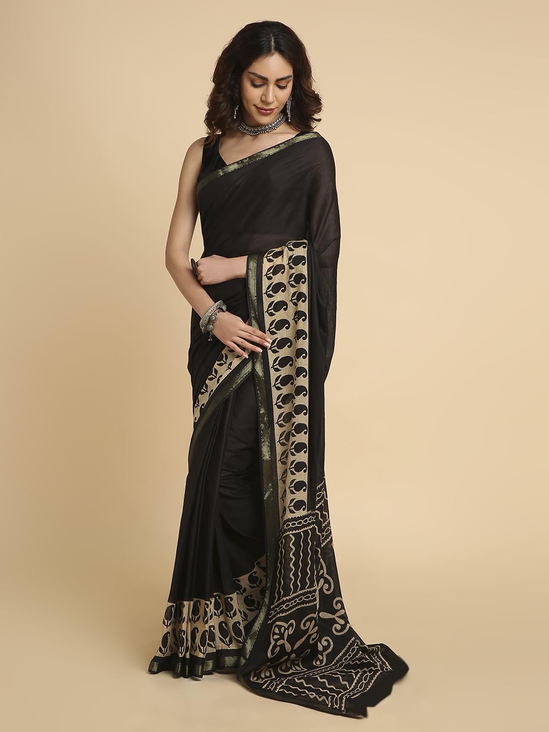 Vasthrlay Printed Saree in Classic with refined ethnic ethnic appeal
