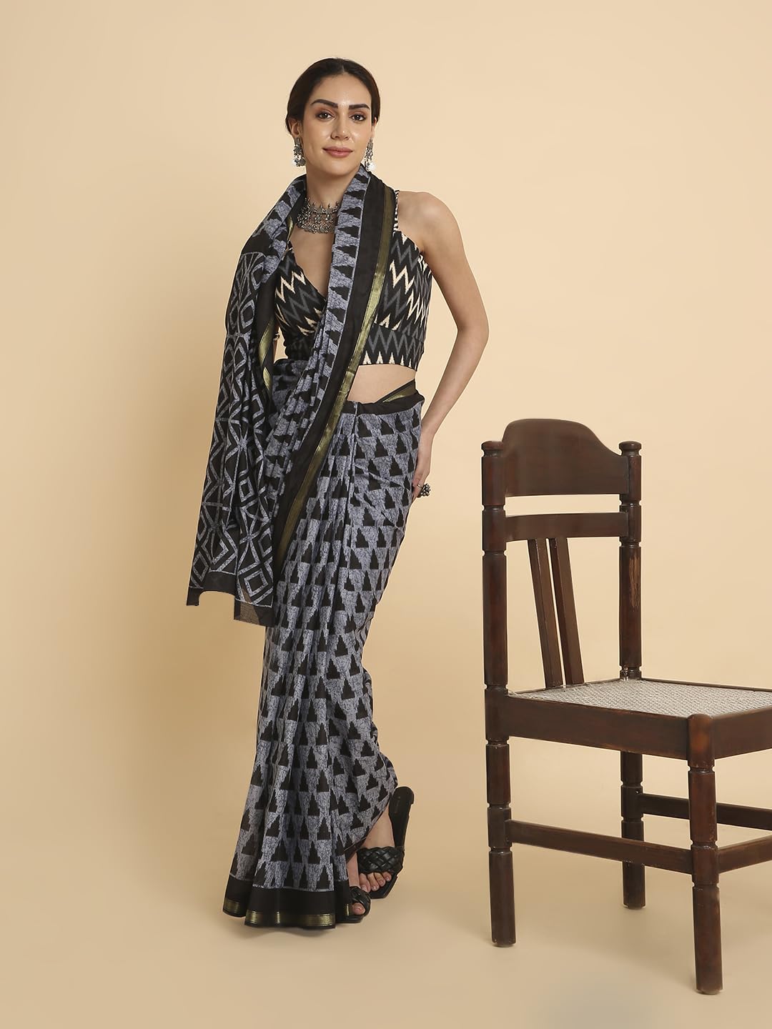Vasthrlay Printed Saree in Classic with refined ethnic ethnic appeal