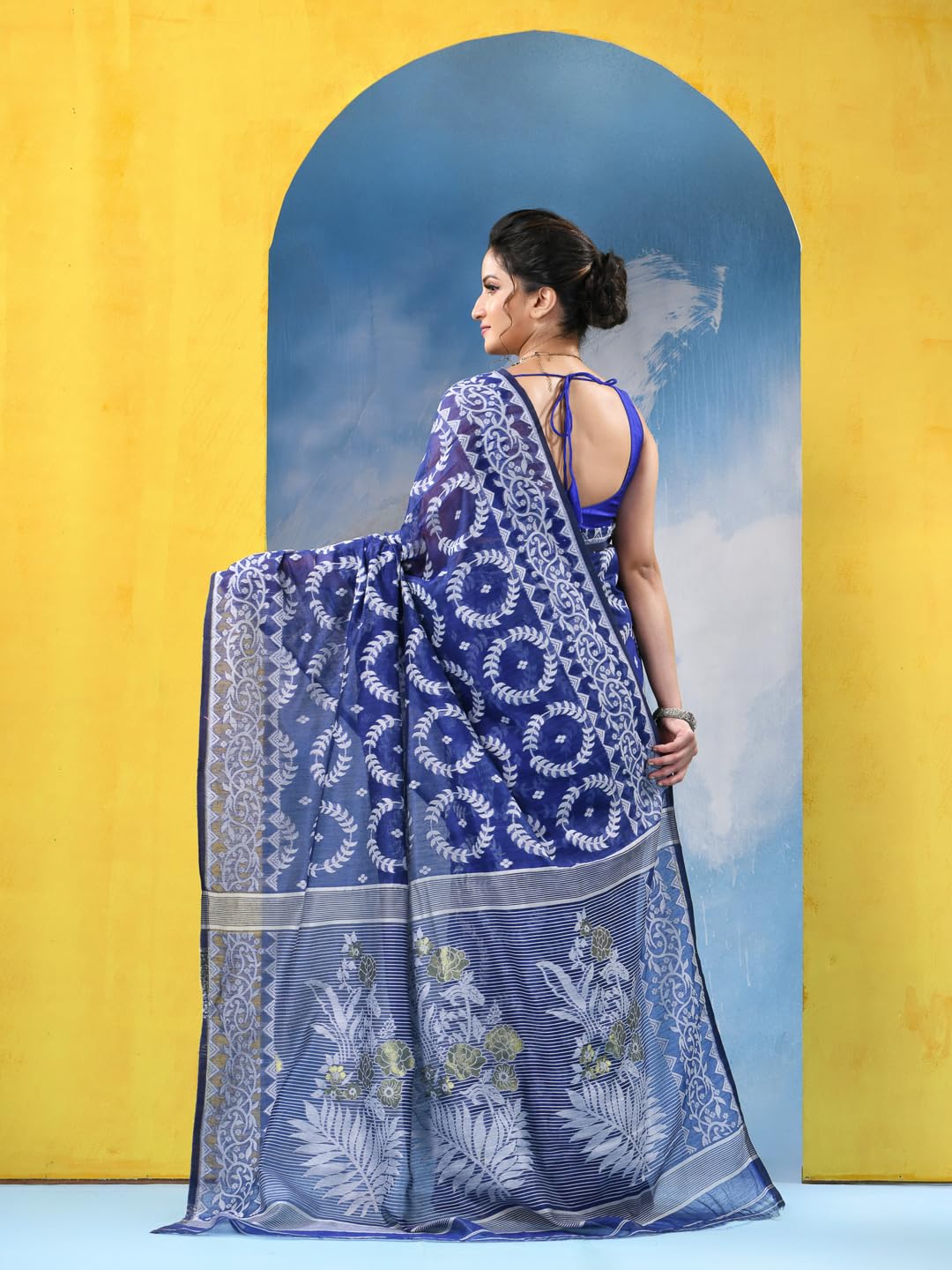 Vasthrlay Ethnic Classic Saree with decorative Traditional design